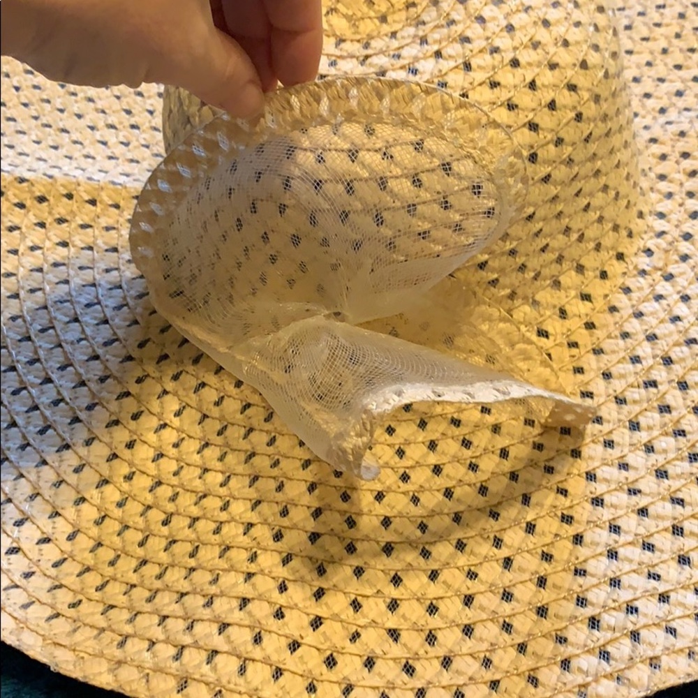 Straw hat - Picture 4 of 5